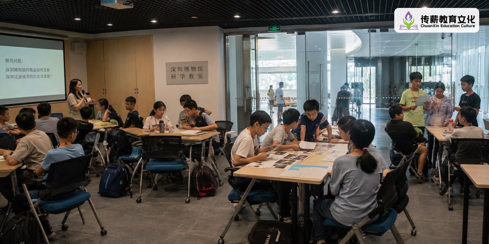 孩子在博物馆研学教室完成学习任务
